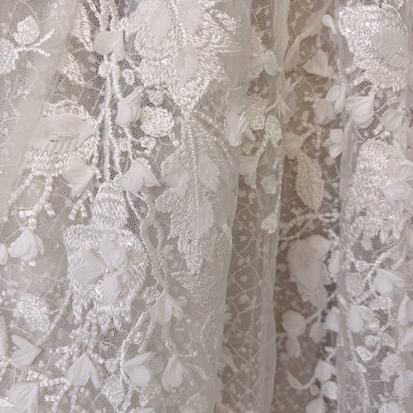 Jane Hill Clover Sample Gown - Picture 12 of 14